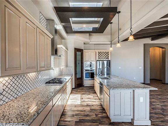 4th image of 633 Daventry Ct