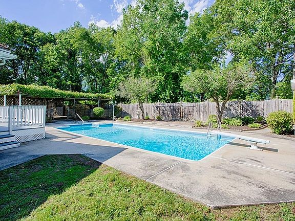 5th image of 17 Benevento Cir