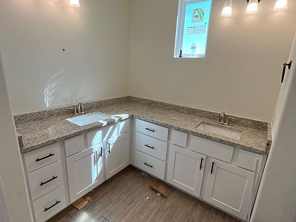 2nd image of 512 Park Cir