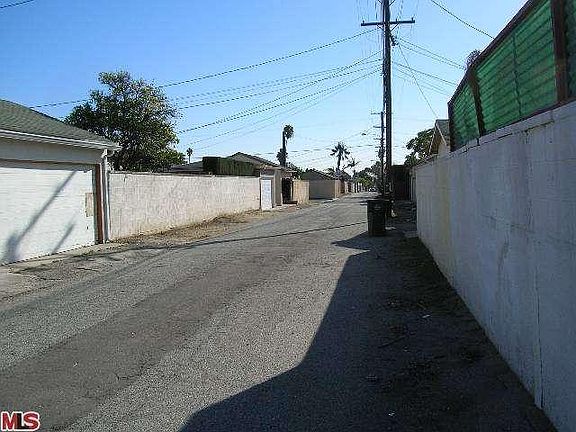 3rd image of 11531 S Van Ness Ave