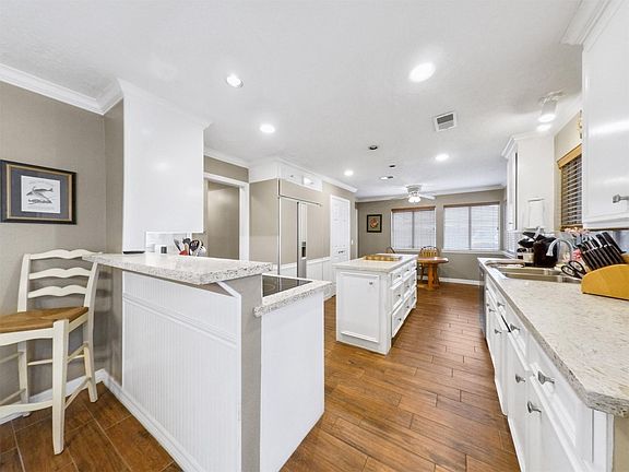 5th image of 15621 Elwood Dr