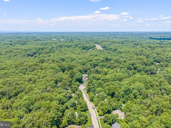 10330 Regency Station Dr, Fairfax Station, VA 22039