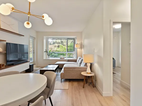 2188 Madison Ave #214, Burnaby, BC V5C 0J8