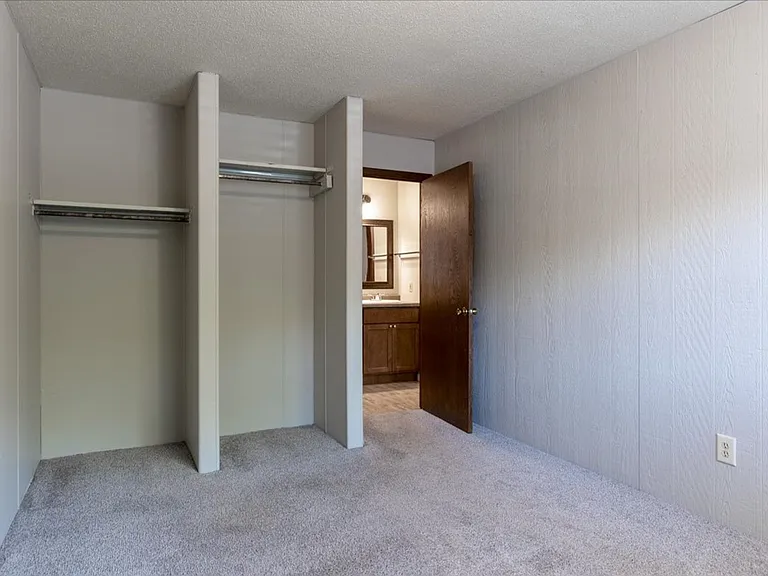 1703 S Broadway St — Photo 19