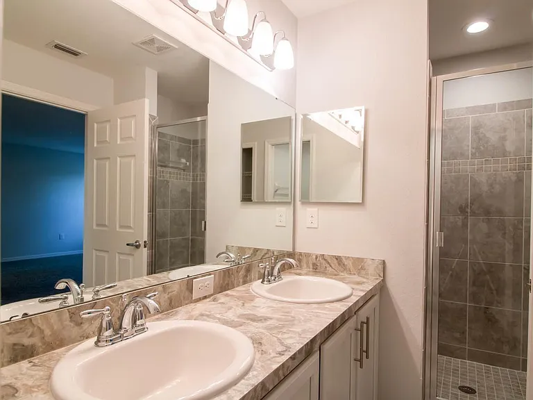 1097 Grantham Dr — Photo 10