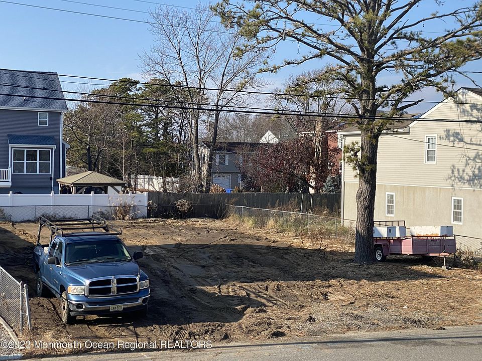 1st image of 32 Longman St