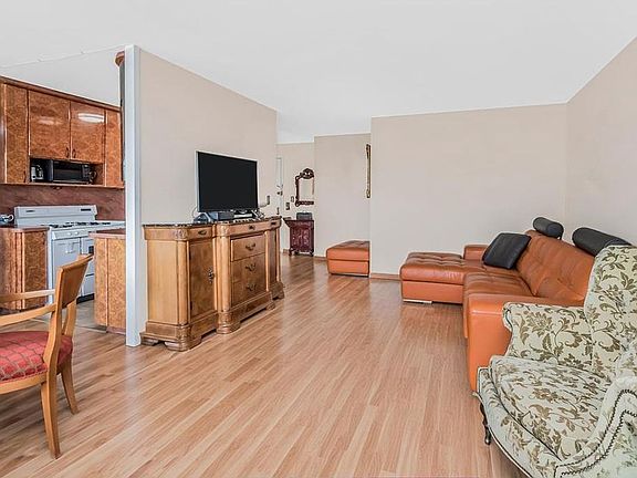 4th image of 290 W 232nd St APT 15E