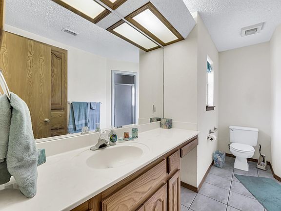 3rd image of 304 Rebecca Dr