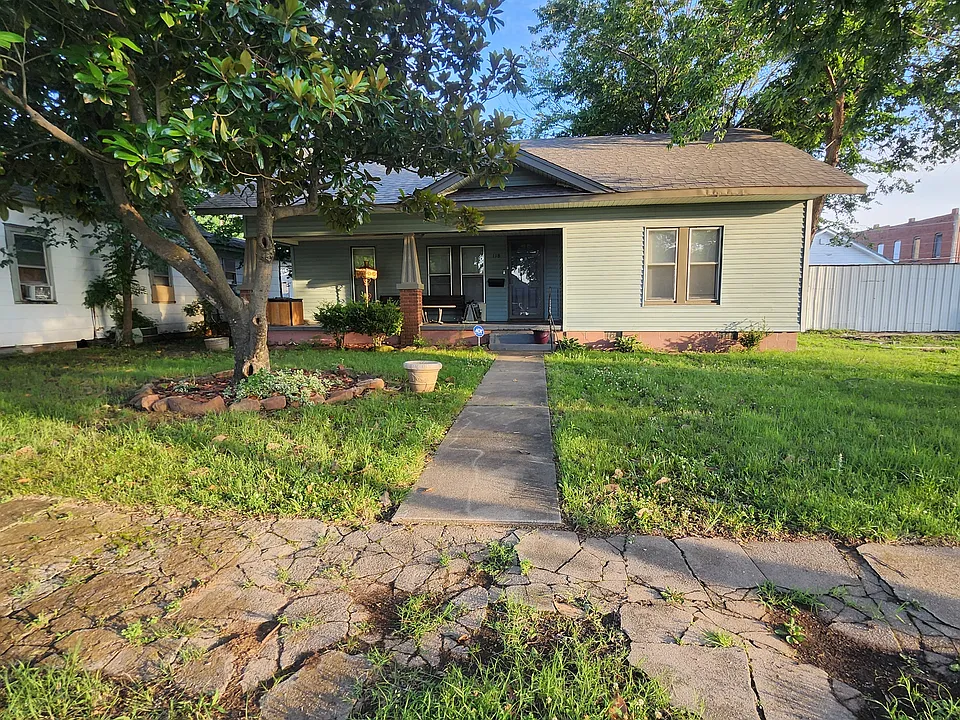 118 W 4th St