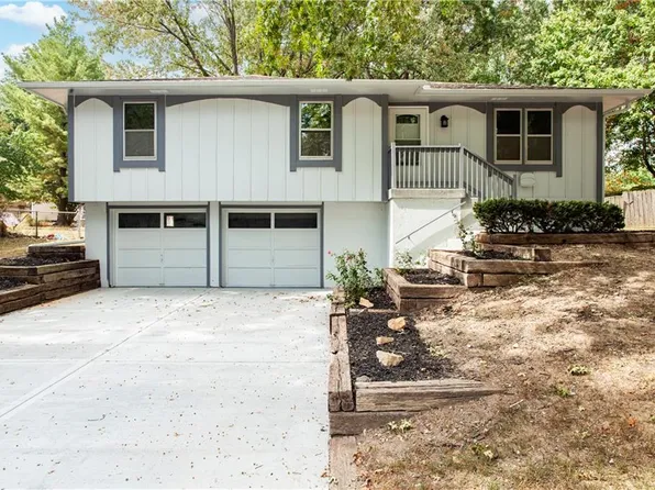 1614 SE Royal St, Oak Grove, MO 64075