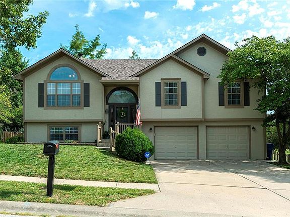 2nd image of 809 Black Oak Dr