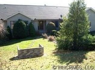 3 Rivoli Blvd, Hendersonville, NC 28739