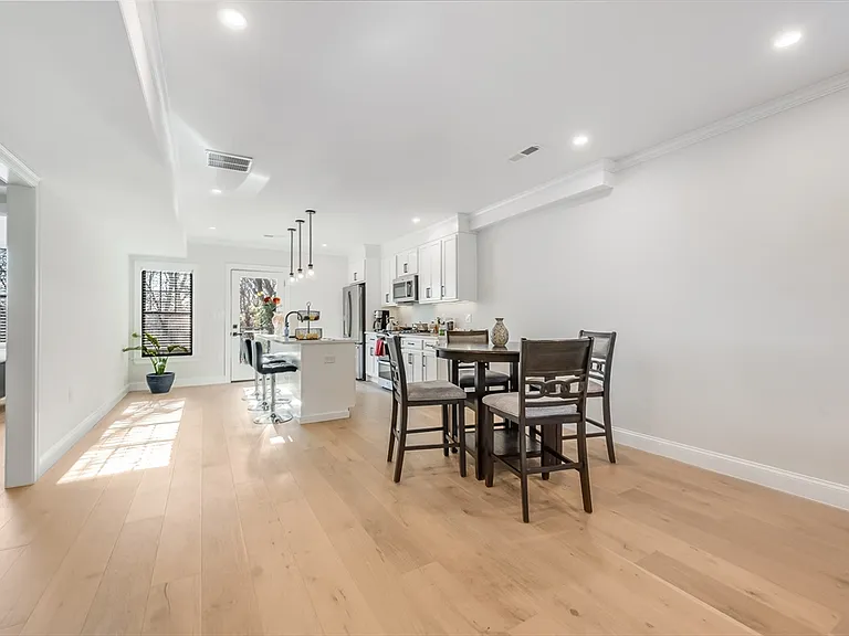 32 Perthshire Rd #2 — Photo 7