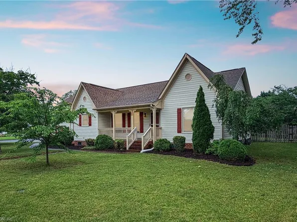 229 Kensington Way, Chesapeake, VA 23322