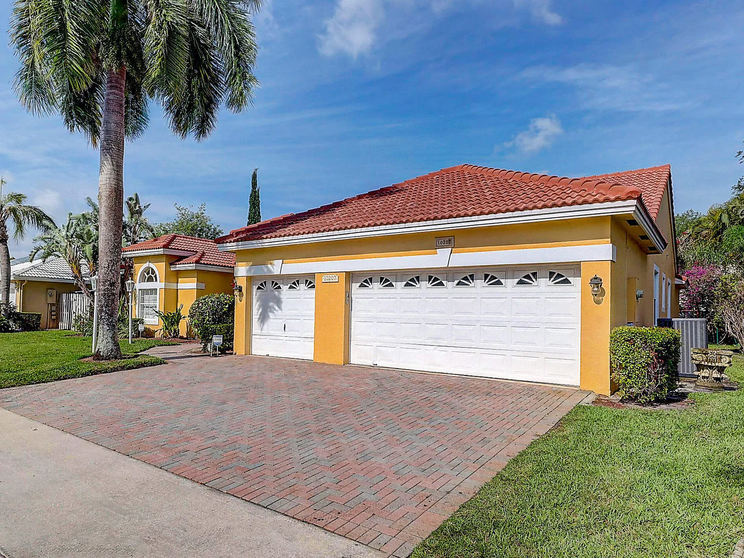 4 bed, 3.0 bath, 2486 sqft, $6,000 — Photo 3