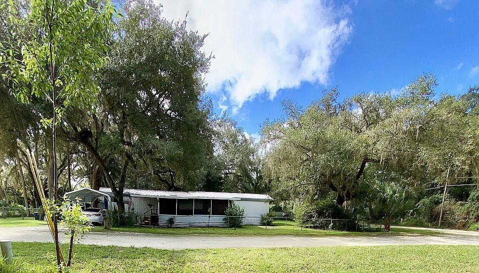 Front view Corner lot