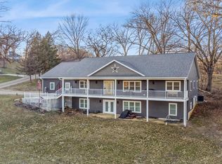 2939 Oakwood Trl, Camanche, IA 52730
