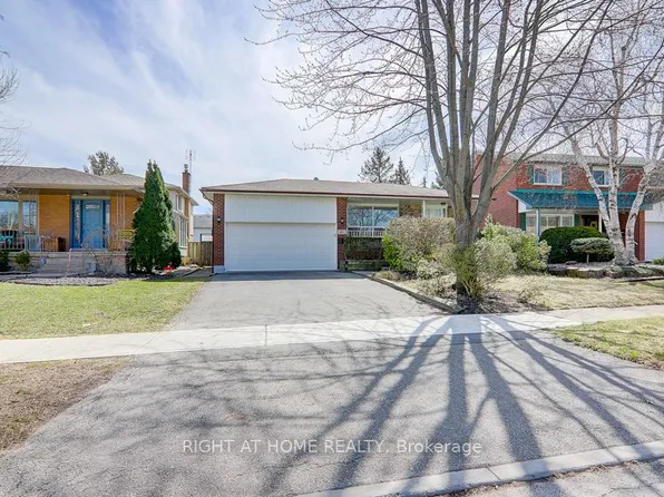 2126 Varency Dr, Mississauga, ON L5K 1C3