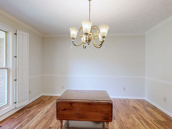 5th image of 1531 London Dr