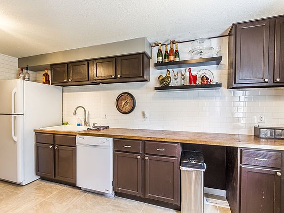 3rd image of 354 Twykingham Pl