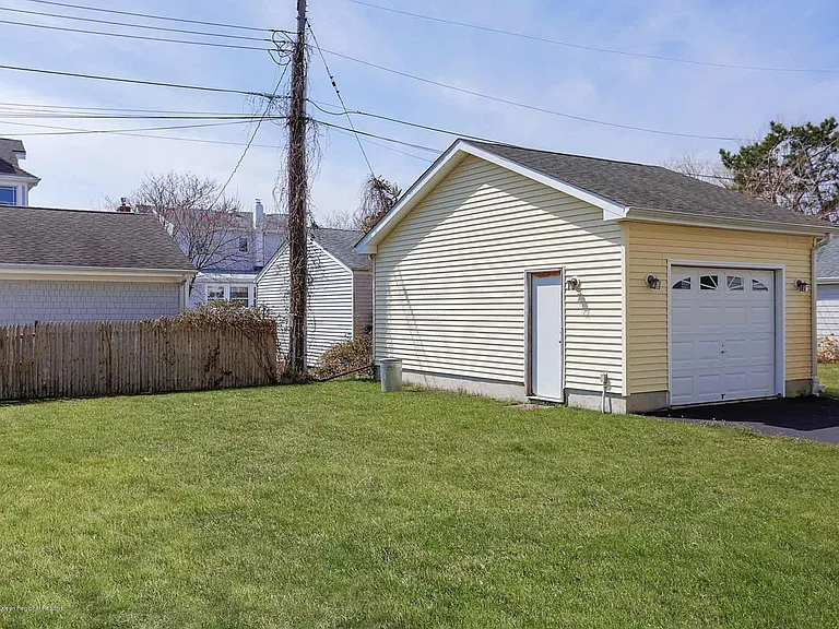 111 York Ave — Photo 30