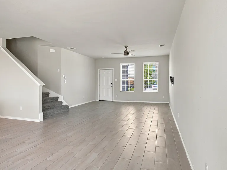 944 Ravenwood Ln — Photo 9