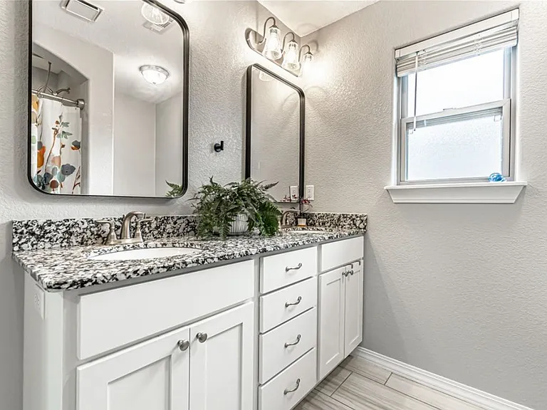 1141 Rosemary St — Photo 3
