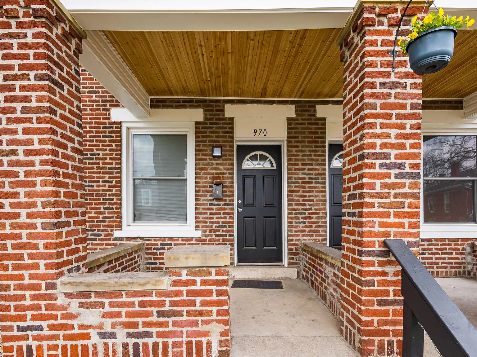 The Courtyard on South Champion - 970 — Photo 1
