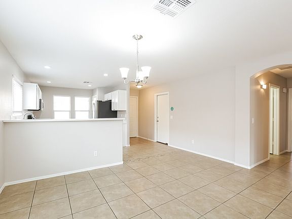 5th image of 3429 S 95th Dr