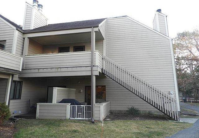 1st image of 3318 Berwyn Ave Unit 226