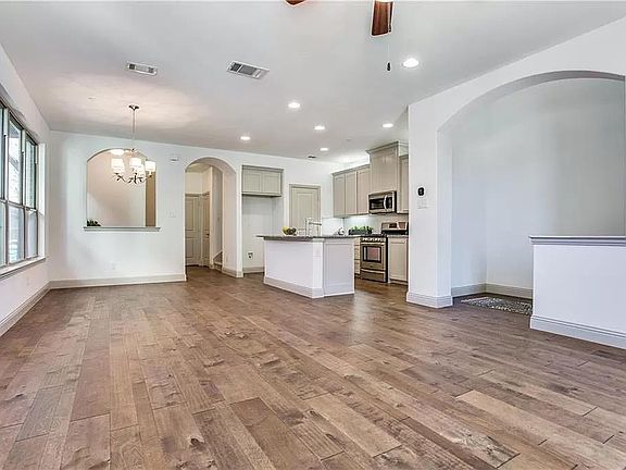 4th image of 3017 Decker Dr