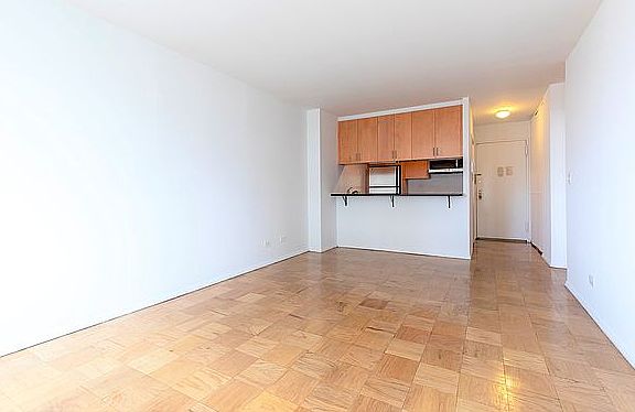 2nd image of 200 E 72nd St APT 28H
