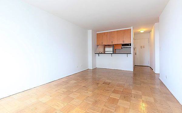 1st image of 200 E 72nd St APT 25A