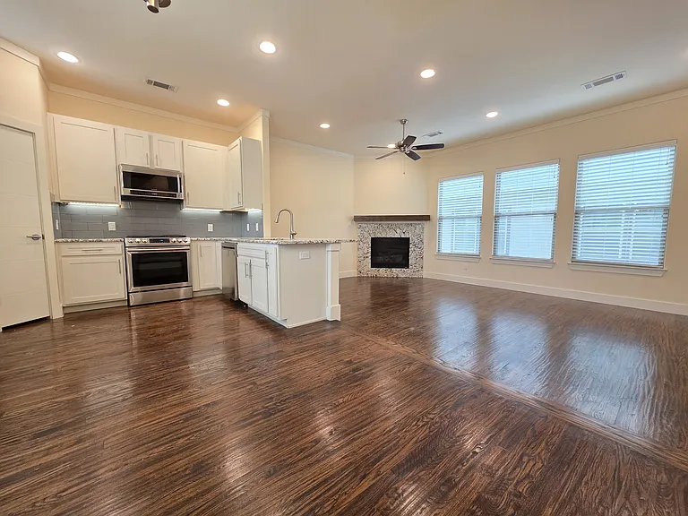 5905 Ross Ave #5 — Photo 4