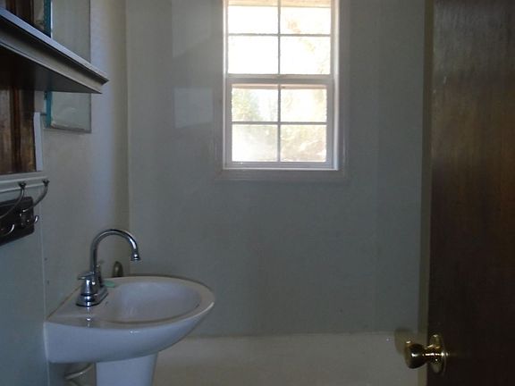 5th image of 302 Old Shaw Rd