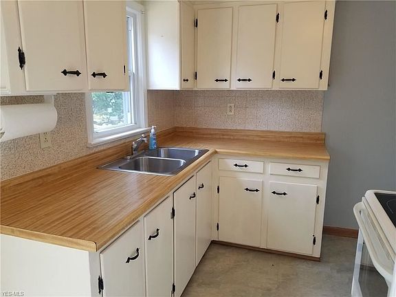 4th image of 1371 Iroquois Ave
