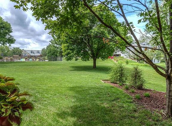 4th image of 18133 Edgewood Circle Dr