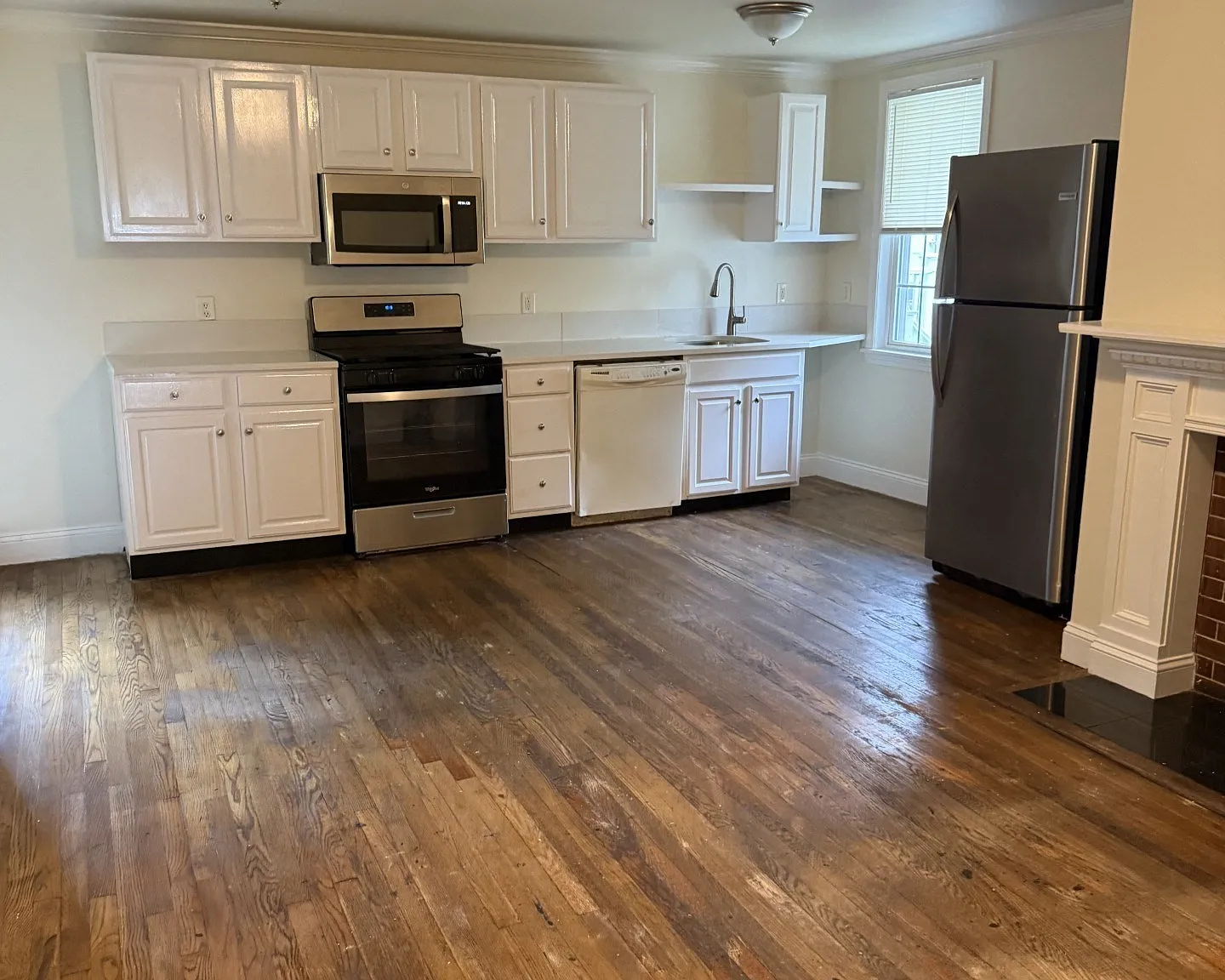 2 bed, 1.0 bath, 800 sqft, $2,300 — Photo 1