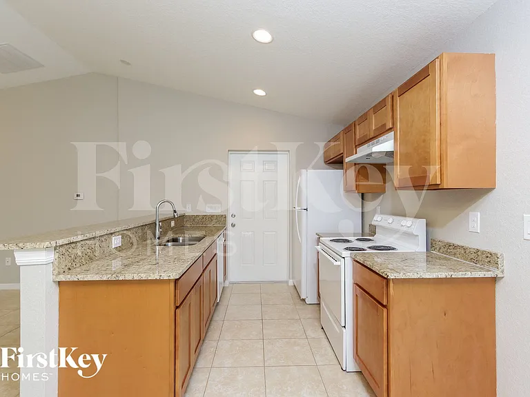 5569 Landry Ave — Photo 6