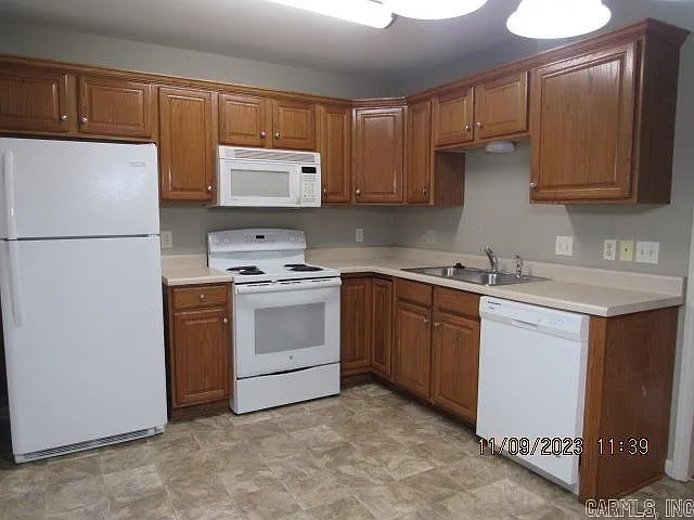 3 bed, 2.0 bath, 1236 sqft, $1,400 — Photo 3