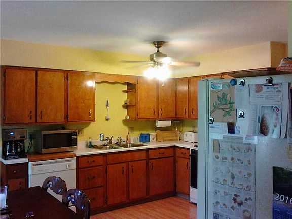 3rd image of 4220 Mesa Ct