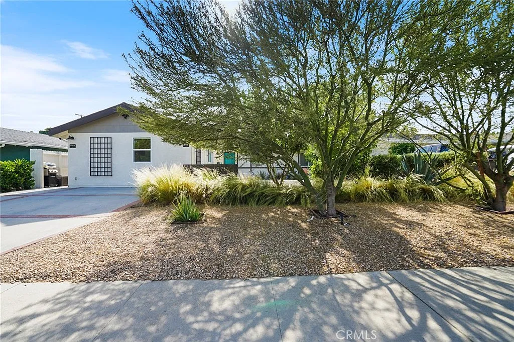 3 bed, 1470 sqft, $4,295 — Photo 1