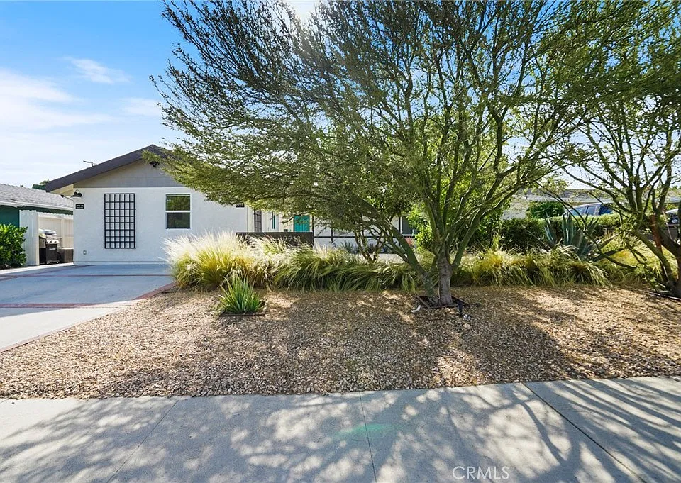 9713 Geyser Ave