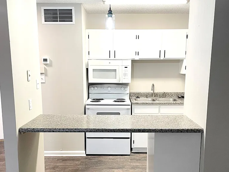 Oak Terrace Apartments — Photo 16
