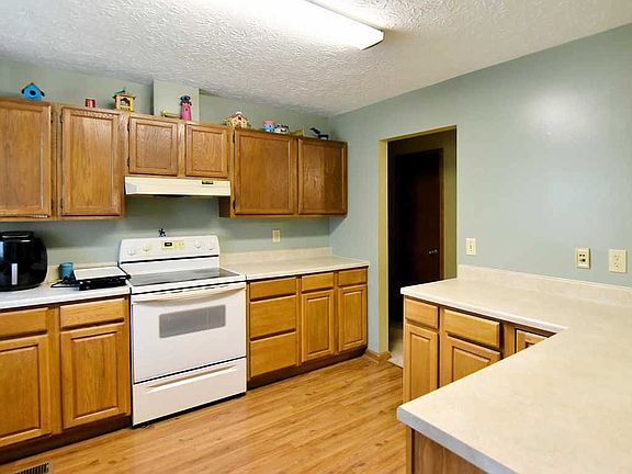 5th image of 1206 Hill Dr