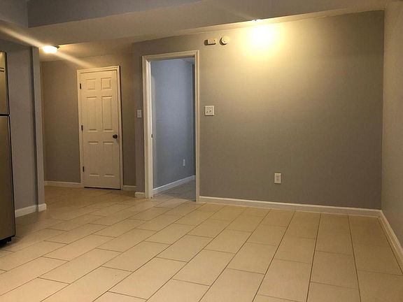 4th image of 4901 Pine St #13