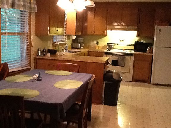 large eat in kitchen