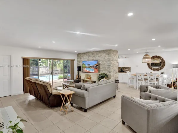 510 SW 71st Way, Pembroke Pines, FL 33023