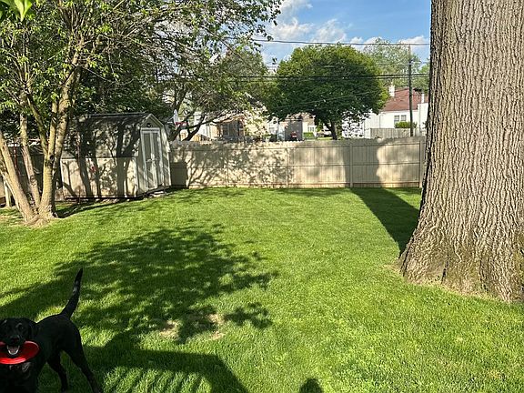 3rd image of 1760 Gerrard Ave