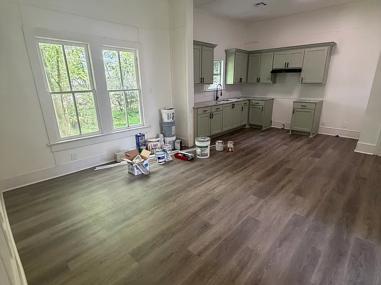 302 N Cunningham St — Photo 6